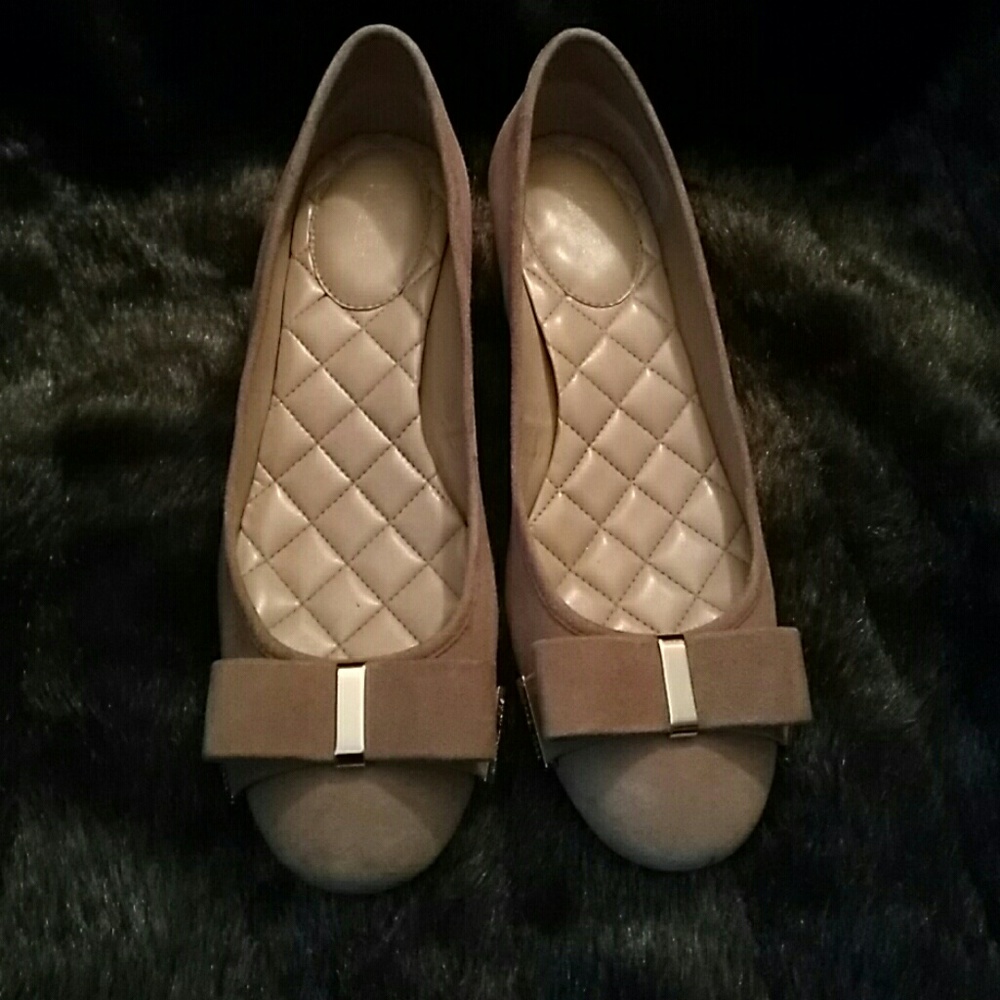 Michael Kors suede mid pump size 10